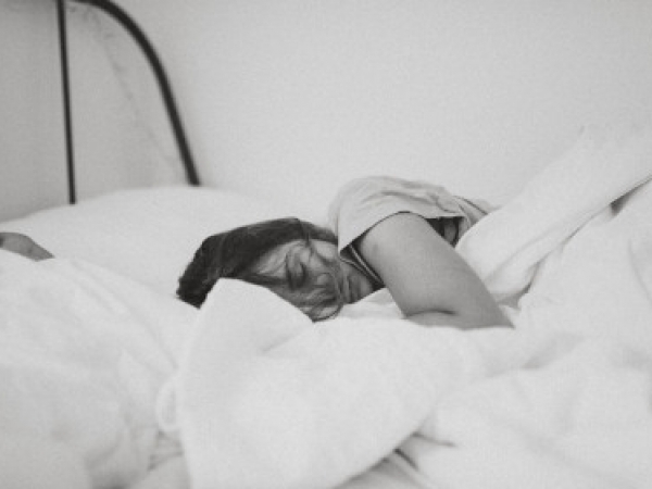 Addormentarsi bene: 9 consigli utili