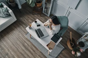 Lavoro da casa: come evitare il mal di schiena da smartworking